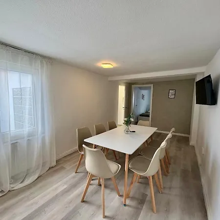 Geraeumiges Monteurapartment 2 In Mit Parkplatz Apartment *