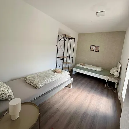 Apartment Geraeumiges Monteurapartment 2 In Mit Parkplatz Bensheim