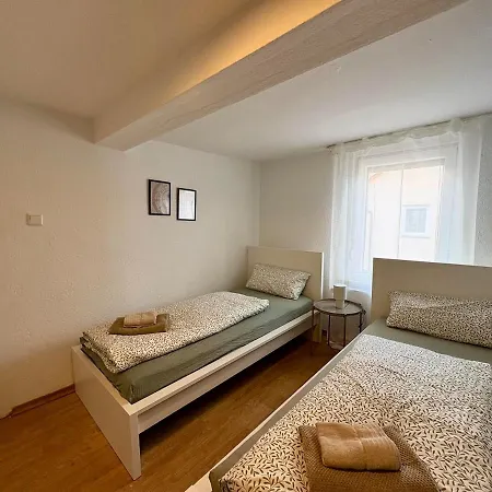 Geräumiges Monteurapartment 2 In Mit Parkplatz Apartment *