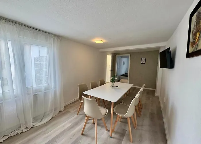 Geräumiges Monteurapartment 2 In Mit Parkplatz Apartment *