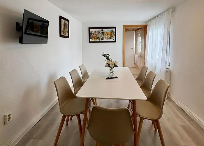 Geräumiges Monteurapartment 2 In Mit Parkplatz Apartment